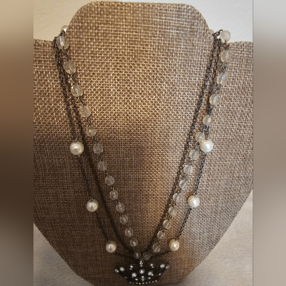Metal and Faux Pearl Crown Necklace ๐ - Picture 3 of 7